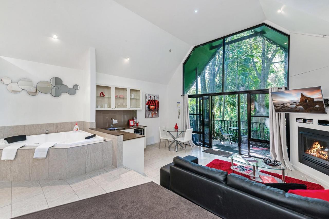 Chalet On Gallery Walk - King Bed, Spa, Fireplace, Wifi & Netflix, Linger A While Mount Tamborine Luaran gambar